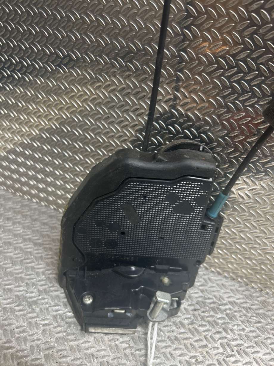 Låsekasse høyre til Toyota RAV4 2006-2009 (Type III, Fase 1) (TOYOTA|6905042021|6905042020|)