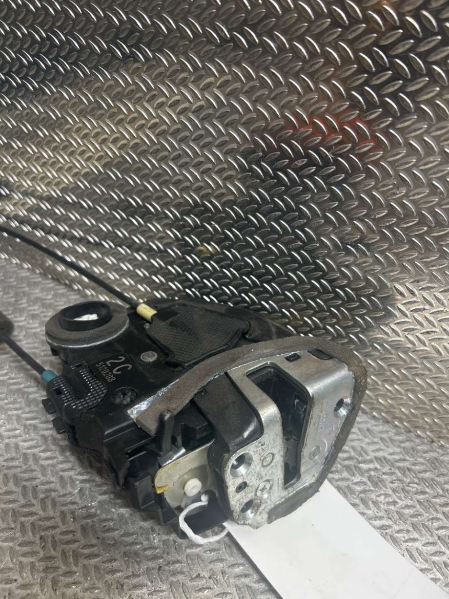 Låsekasse høyre til Toyota RAV4 2006-2009 (Type III, Fase 1) (TOYOTA|6905042021|6905042020|)
