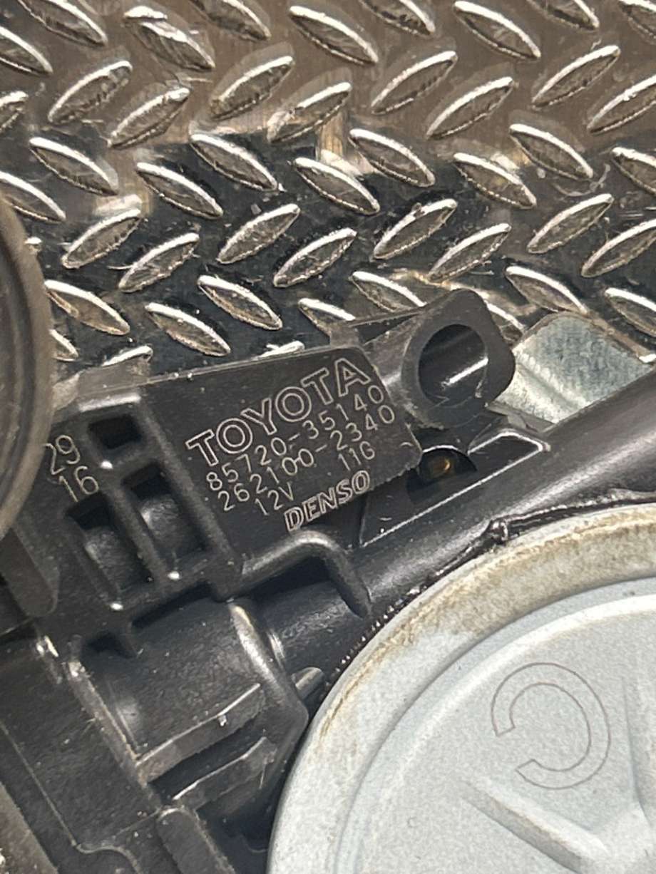 Ruteheis høyre til Toyota RAV4 2006-2009 (Type III, Fase 1)  (TOYOTA|8572035140|262100-2340|85720-35140)