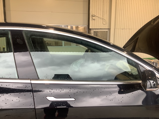 Siderute høyre foran til Tesla Model 3, 2018-2023 (Fase 1)  (TESLA|)