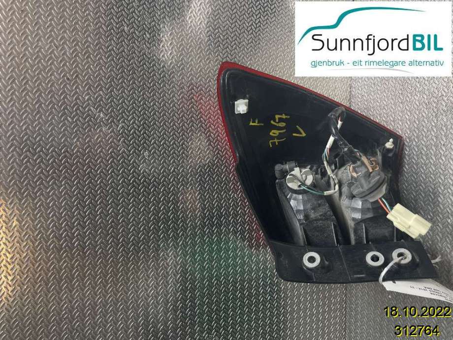 Baklykt venstre til Suzuki SX4 S-CROSS 2013-->> (Type II)  (SUZUKI|3567061M10|)