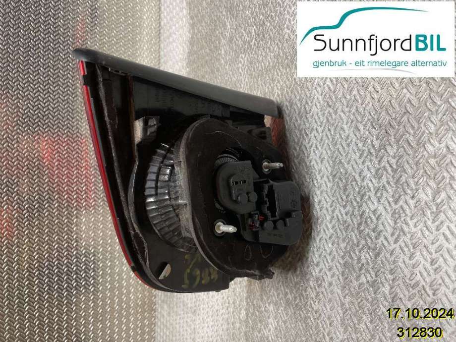 Baklykt venstre indre til VW Golf VI 2008-2012  (VOLKSWAGEN|5K0 945 093 G|5K0945093G)