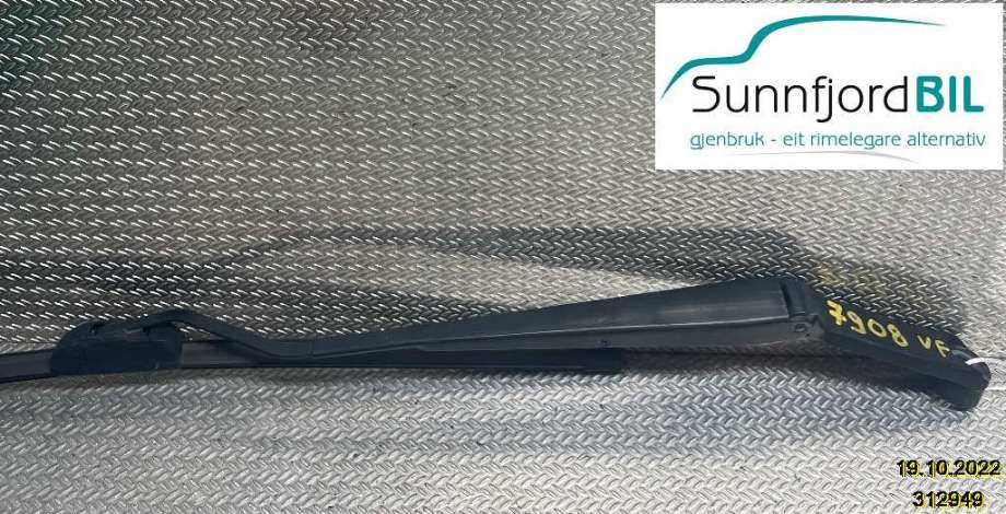 Viskerarmer frontrute til Suzuki SX4 S-CROSS, 2013-->> (Type II)  (SUZUKI|3831061M00)