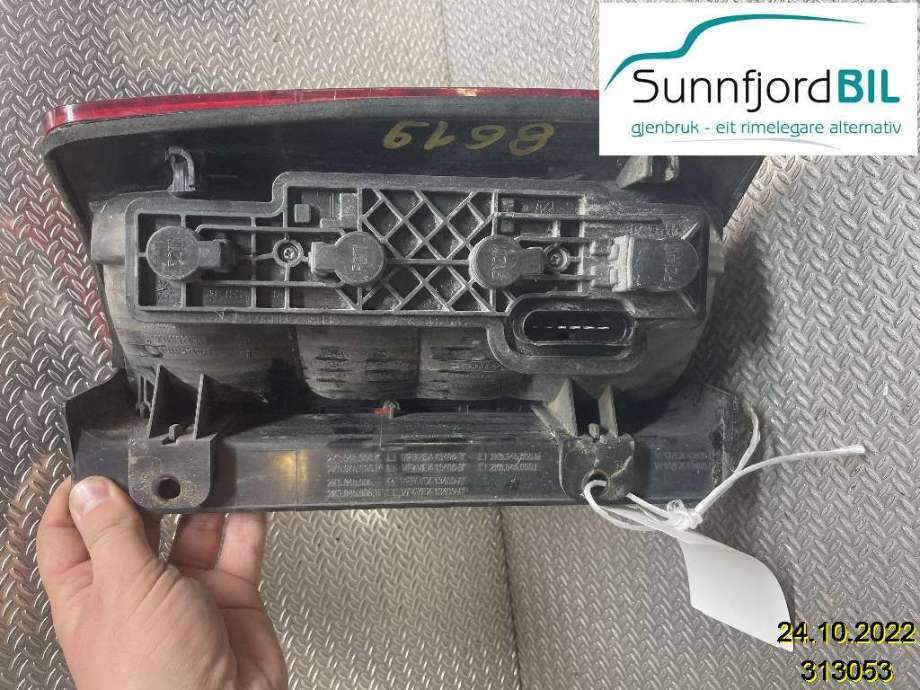 Baklykt venstre til VW Caddy 2004-2010 (Type III, Fase 1)  (VOLKSWAGEN|2K5945095P|2K5945095J|)