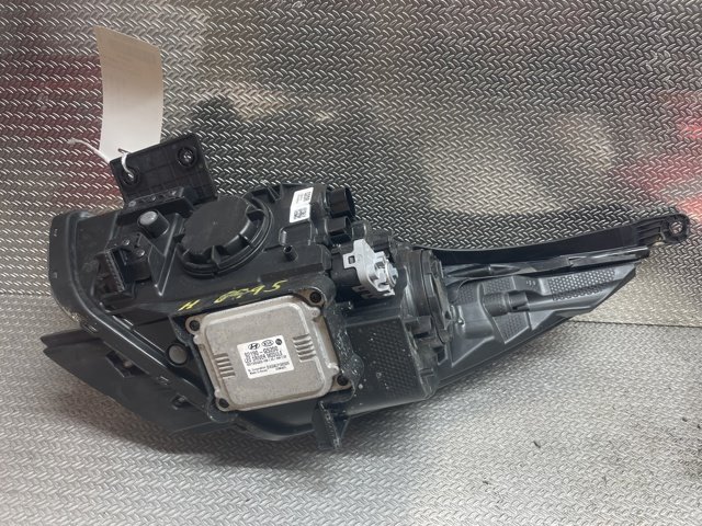 Frontlykt høyre halogen til Kia Niro 2016-2021  (KIA|A5240939|92102Q4200|Q20R200619)