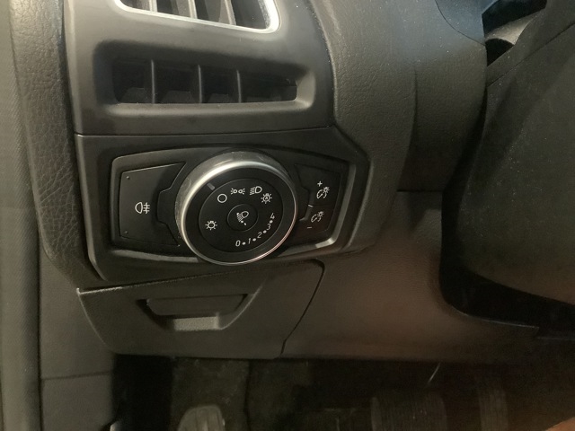 Bryter lys til Ford Focus, 2014-2018 (Type III, Fase 2)  (FORD|)