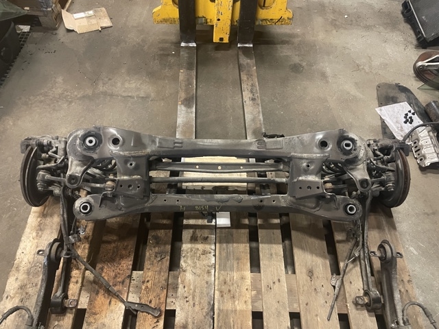 Travers bak til Toyota Auris, 2015-2019 (Type II, Fase 2)  (TOYOTA|5120602051)