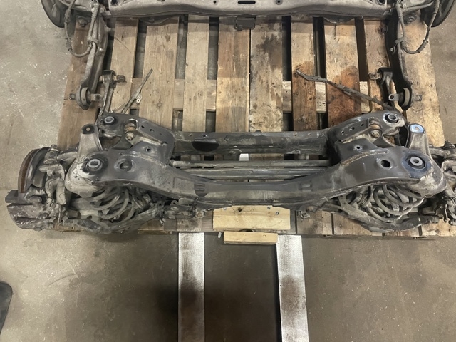 Travers bak til Toyota Auris 2015-2019 (Type II, Fase 2)  (TOYOTA|5120602051|)