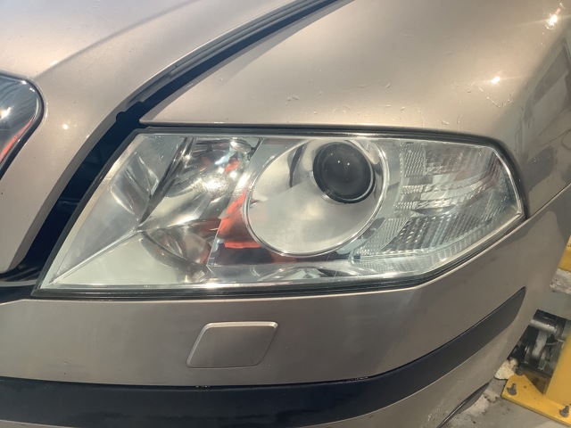 Frontlykt venstre xenon til Škoda Octavia, 2005-2008 (Type II, Fase 1)  (SKODA|1Z1941015)