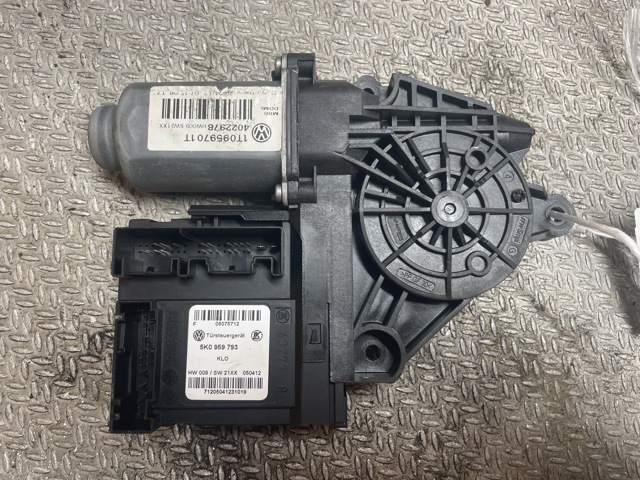 Ruteheis venstre til VW Caddy, 2010-2015 (Type III, Fase 2)  (VOLKSWAGEN|1T0959701AF)