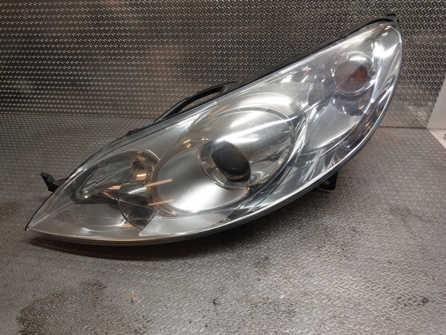 Frontlykt venstre halogen til Peugeot 407 2004-2010 (PEUGEOT|6208 90||0 301 213 201)