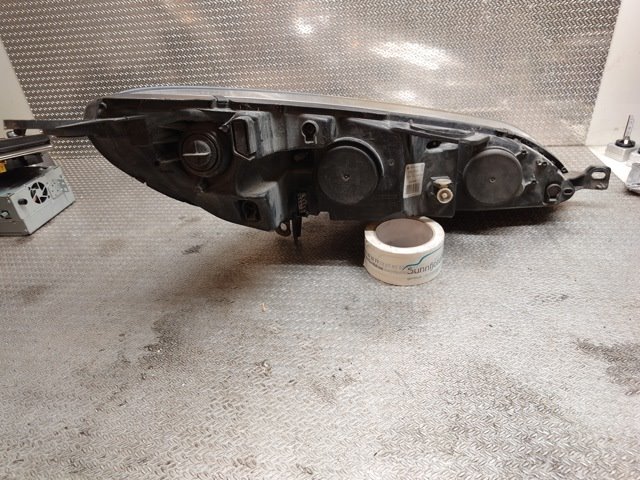 Frontlykt venstre halogen til Peugeot 407 2004-2010 (PEUGEOT|6208 90||0 301 213 201)