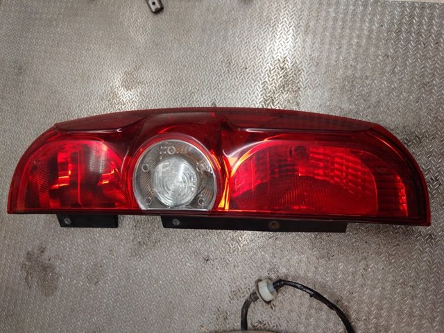 Baklykt venstre til Opel Combo C, 2002-2011  (OPEL|95513787)