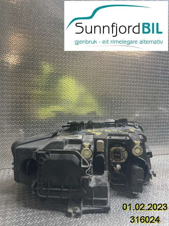 Frontlykt venstre halogen til Audi A4 2001-2004 (Type II) (B6) (B6) (8E0941029C|8E0941003F)