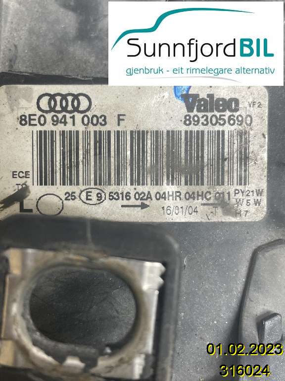 Frontlykt venstre halogen til Audi A4 2001-2004 (Type II) (B6) (B6) (8E0941029C|8E0941003F)