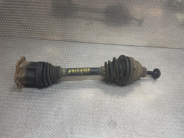 Drivaksel høyre foran til Audi A4, 2007-2014 (Type IV) (B8) (B8) (AUDI|8K0 407 271 Q)