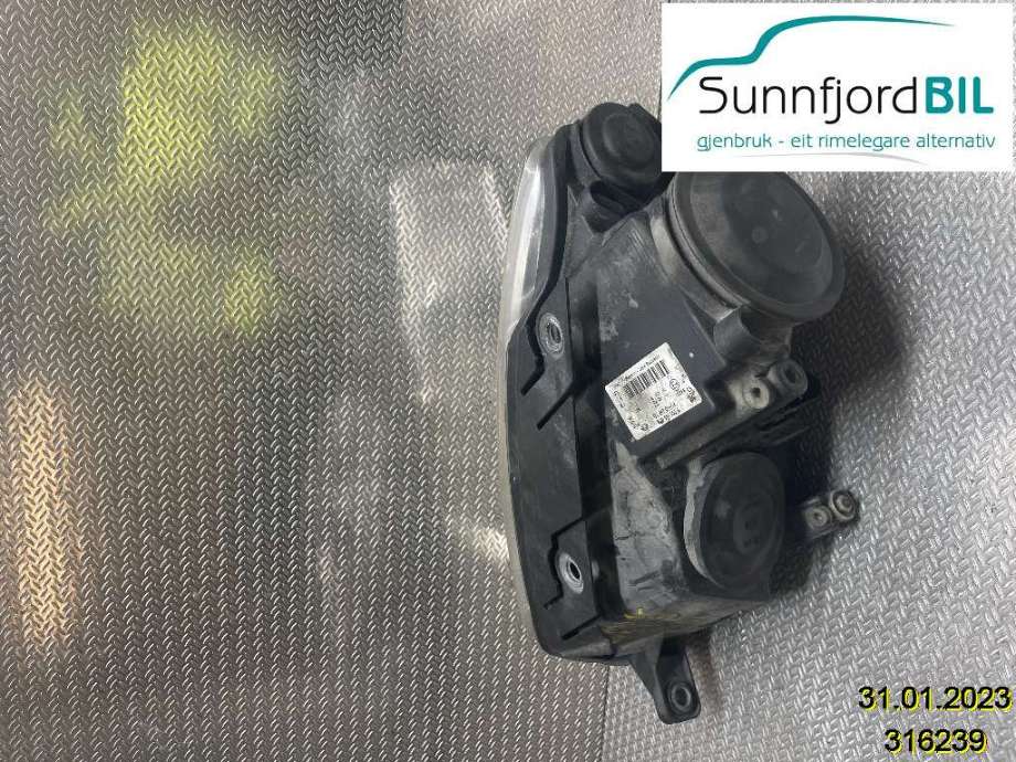Frontlykt høyre halogen til VW Passat 2005-2010 (B6) (B6) (3C0941006AA|1EL24701412|3C0941006Q)