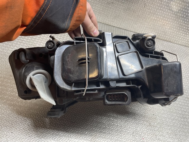 Frontlykt venstre halogen til Audi A6 2001-2004 (Type II, Fase 2) (C5) (C5) (AUDI|4B0 941 029 K|)
