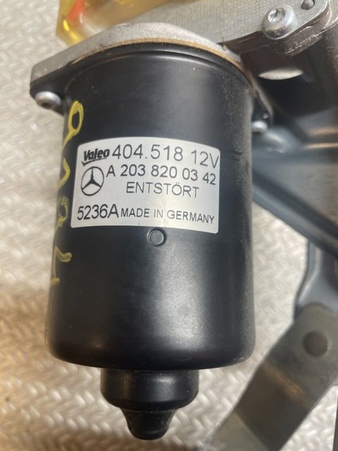 Viskermotor frontrute til Mercedes C-Klasse 2004-2007 (Fase 2) (W203) (W203) (MERCEDES|A2038200342|)