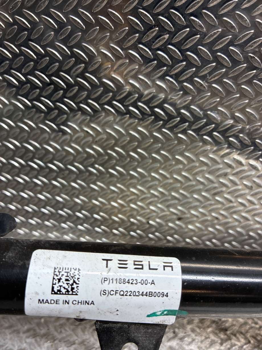 Bærebru høyre bak til Tesla Model 3 2018-2023 (Fase 1)  (118842300A|)