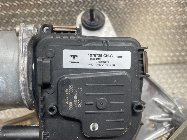 Viskermotor frontrute til Tesla Model 3, 2018-2023 (Fase 1)  (1076725CNG)