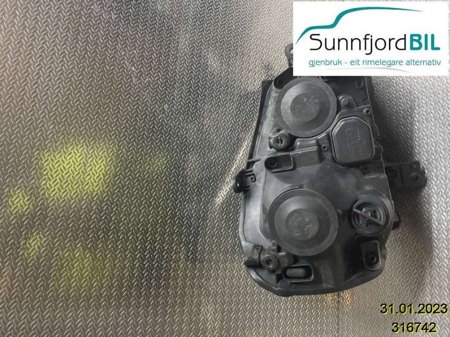 Frontlykt venstre halogen til VW Polo 2005-2009 (Type IV, Fase 2)  (6Q1941007AN|1EE24701901|)
