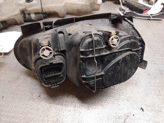 Frontlykt høyre halogen til VW Golf IV 1998-2003  (VOLKSWAGEN|1J1941018N||1J1941016C)