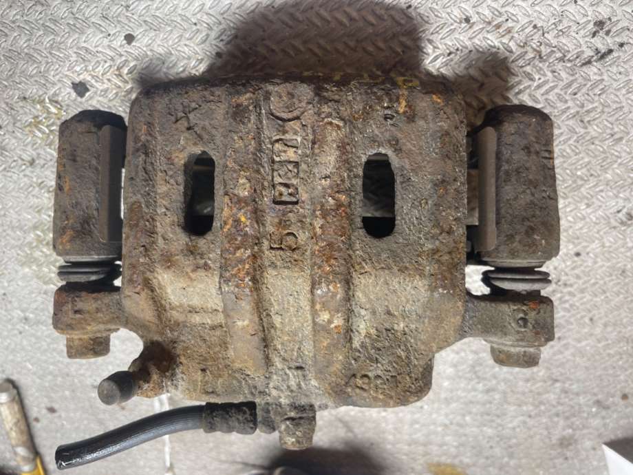 Bremsecaliper venstre foran til Mitsubishi Outlander, 2007-2010 (Type II, Fase 1) (MITSUBISHI|MR370775)