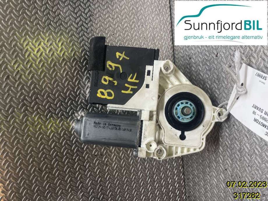 Ruteheis høyre til VW Passat, 2005-2010 (B6) (B6) (VOLKSWAGEN|561959702C)