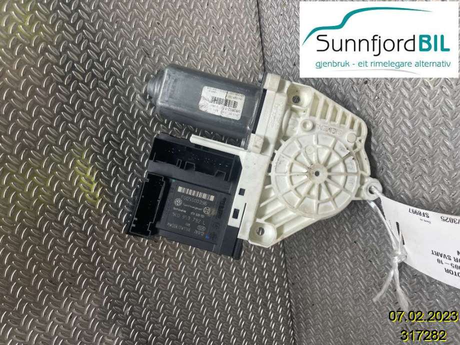 Ruteheis høyre til VW Passat 2005-2010 (B6) (B6) (VOLKSWAGEN|561959702C||1K0959702P)