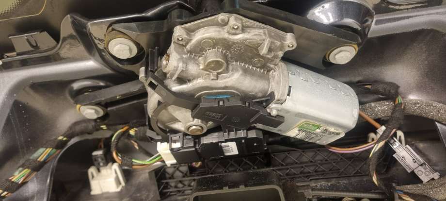 Viskermotor bakrute til Mercedes E-Klasse, 2013-2016 (Fase 2) (W212) (W212) (MERCEDES|A 212 820 03 42)