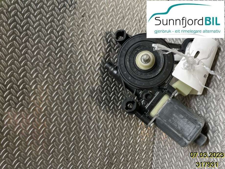Ruteheis høyre til Škoda Octavia 2013-2016 (Type III, Fase 1) (SKODA|5Q0959802B|0130822716)