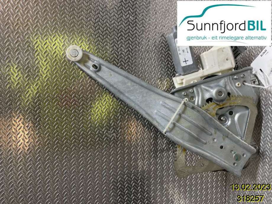 Ruteheis til Toyota Avensis, 2003-2008 (Type II) (TOYOTA|6984005100)