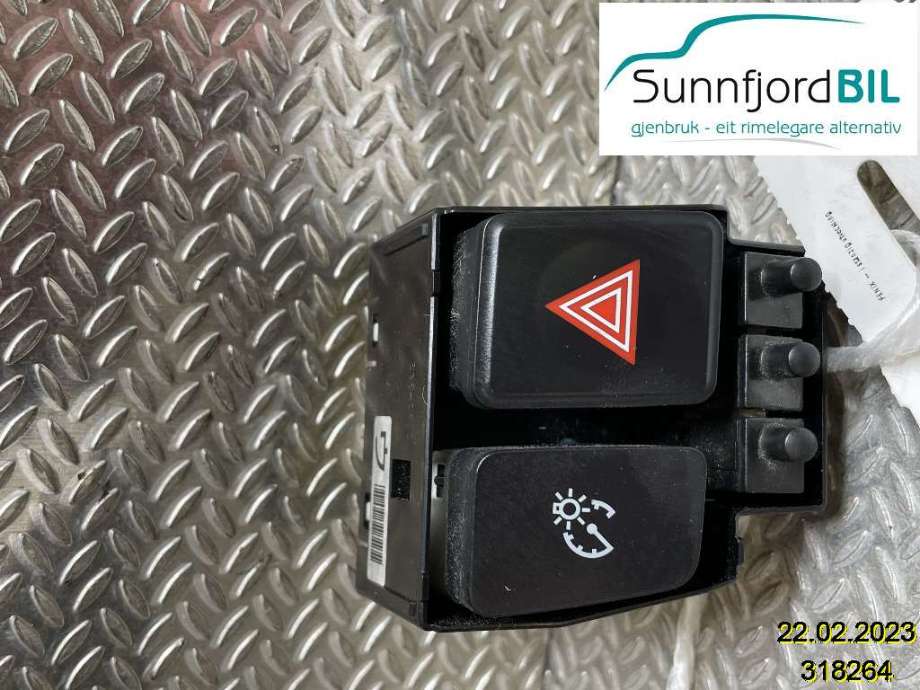 Bryter nødblink til Toyota Prius +7, 2012-2020 (Type III) (stasjonsvogn) (stasjonsvogn) (TOYOTA|8433047040)