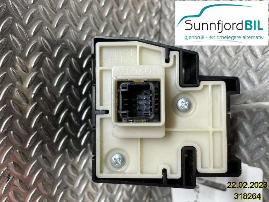 Bryter nødblink til Toyota Prius +7 2012-2020 (Type III) (stasjonsvogn) (stasjonsvogn) (TOYOTA|8433047040|)