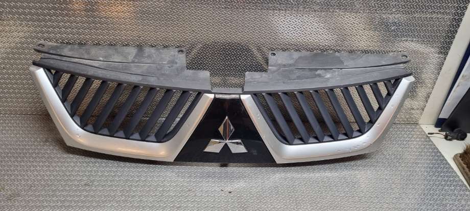 Grill til Mitsubishi Outlander 2007-2010 (Type II, Fase 1) (MITSUBISHI|7450A037ZZ|)