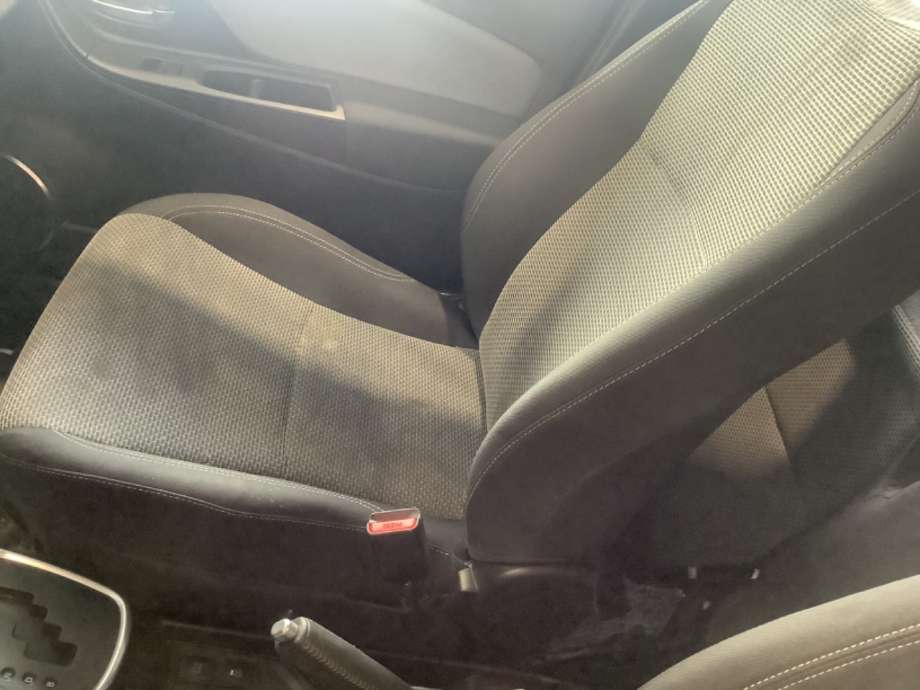 Sete foran høyre til Toyota Yaris, 2012-2014 (Type III, Fase 1)  (TOYOTA|)