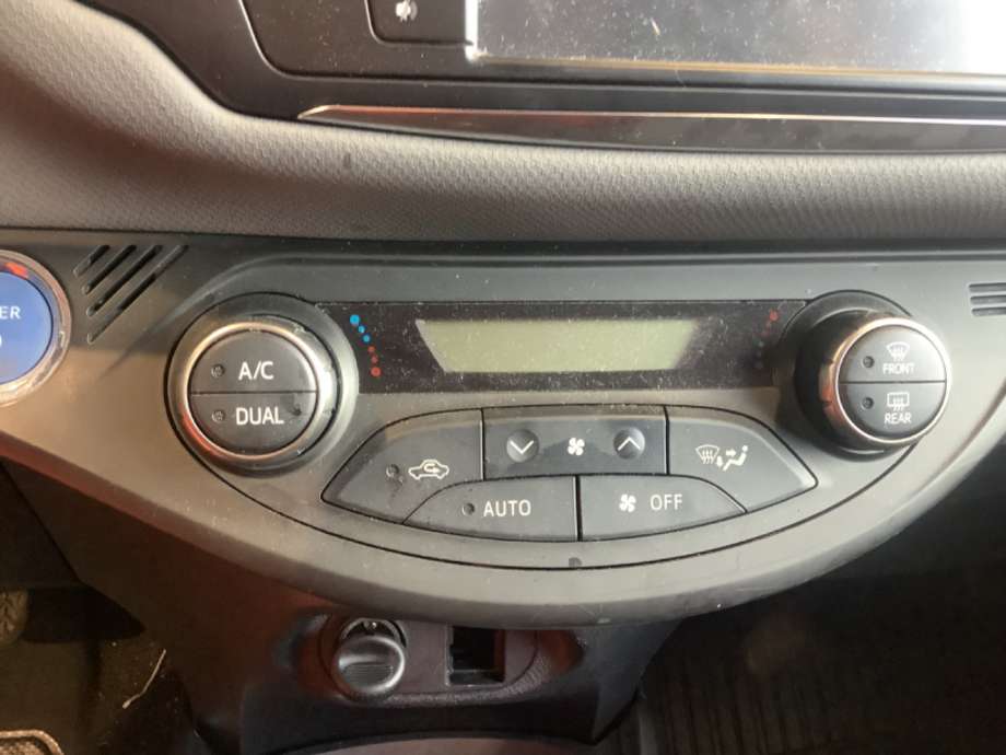 Varmeapparat betjening til Toyota Yaris, 2012-2014 (Type III, Fase 1)  (TOYOTA|)