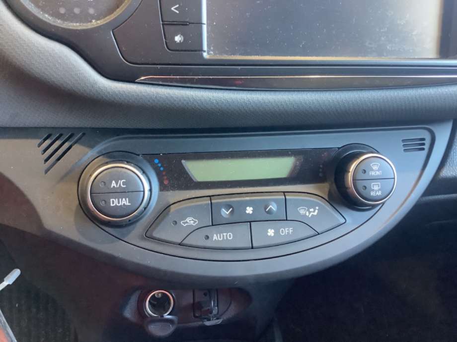Varmeapparat betjening til Toyota Yaris, 2014-2020 (Type III, Fase 2)  (TOYOTA|)