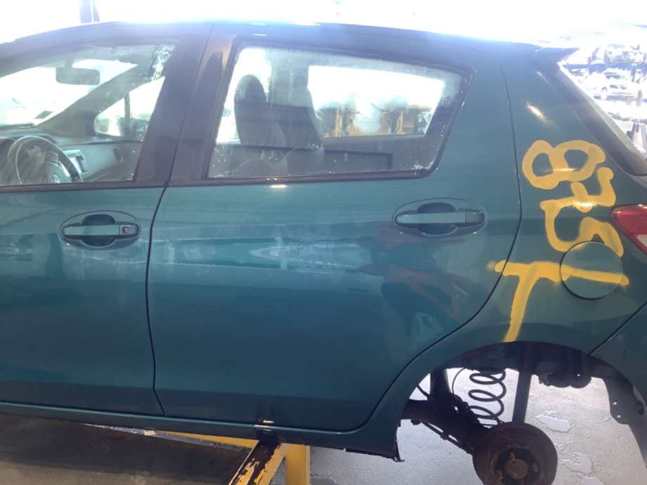 Dør venstre bak til Toyota Yaris, 2012-2014 (Type III, Fase 1)  (TOYOTA|)