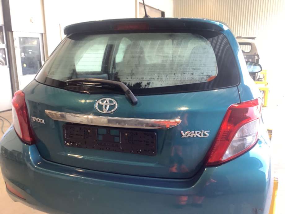 Bakluke combi til Toyota Yaris 2012-2014 (Type III, Fase 1)  (TOYOTA|670050D120|670050D121|)