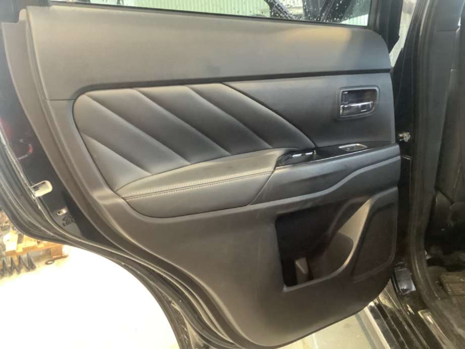 Dørtrekk venstre til Mitsubishi Outlander, 2015-->> (Type III, Fase 2)  (MITSUBISHI|)