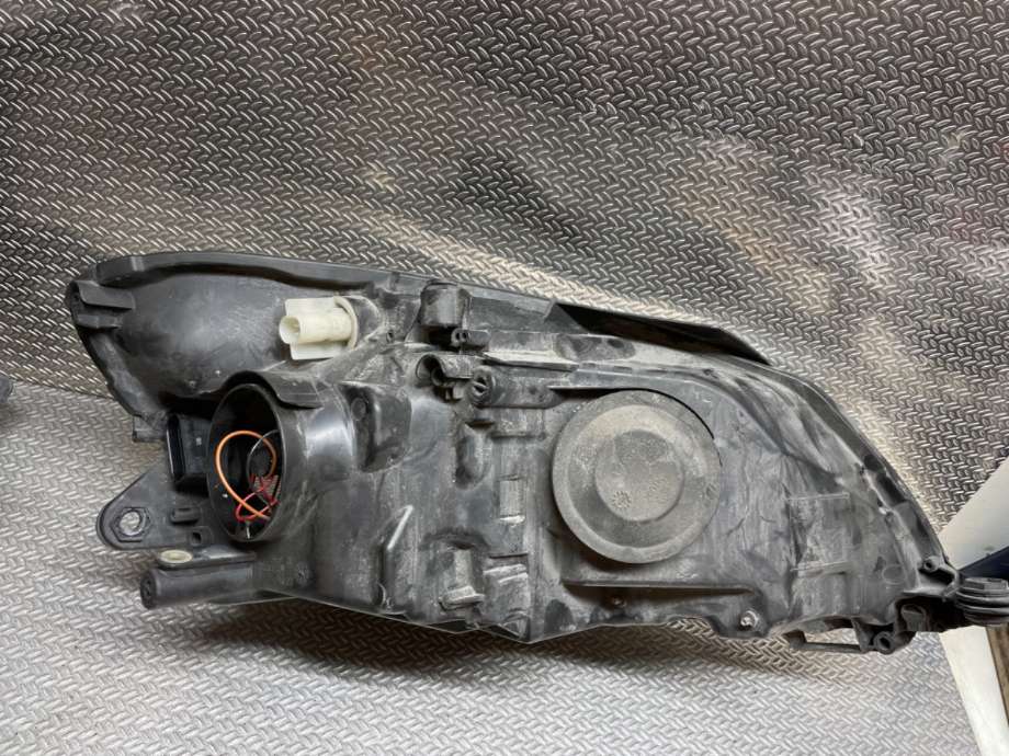 Frontlykt venstre halogen til Škoda Roomster 2010-2015 (Fase 2)  (SKODA|5J1941017D|)