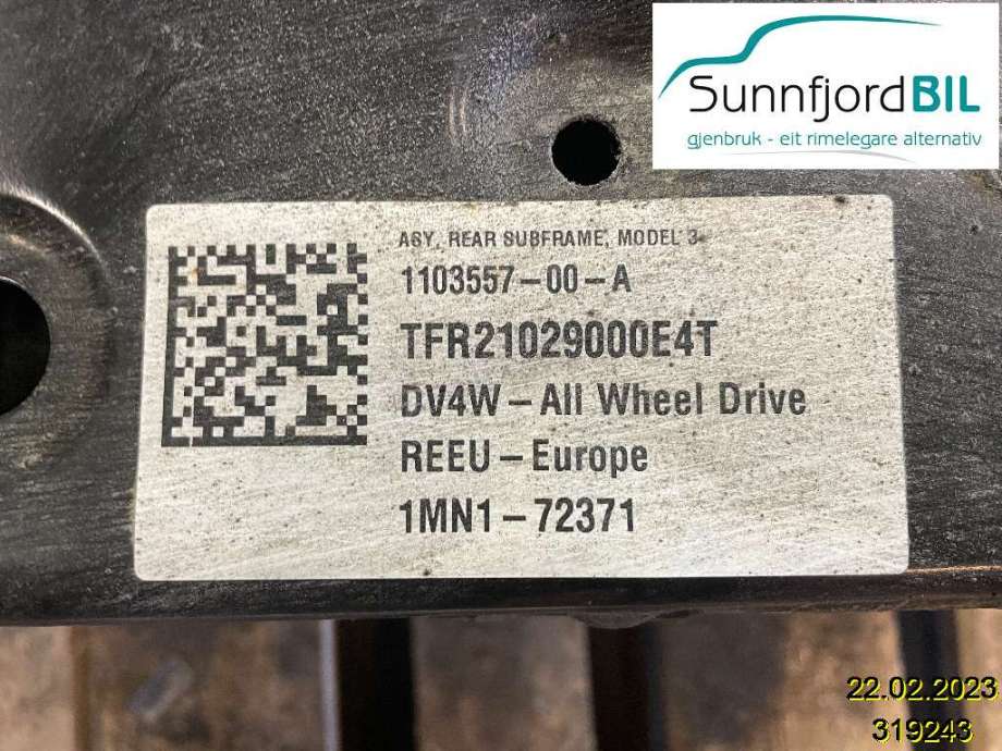 Travers bak til Tesla Model 3 2018-2023 (Fase 1)  (TESLA|1044575-00-B||1103557-00-A)