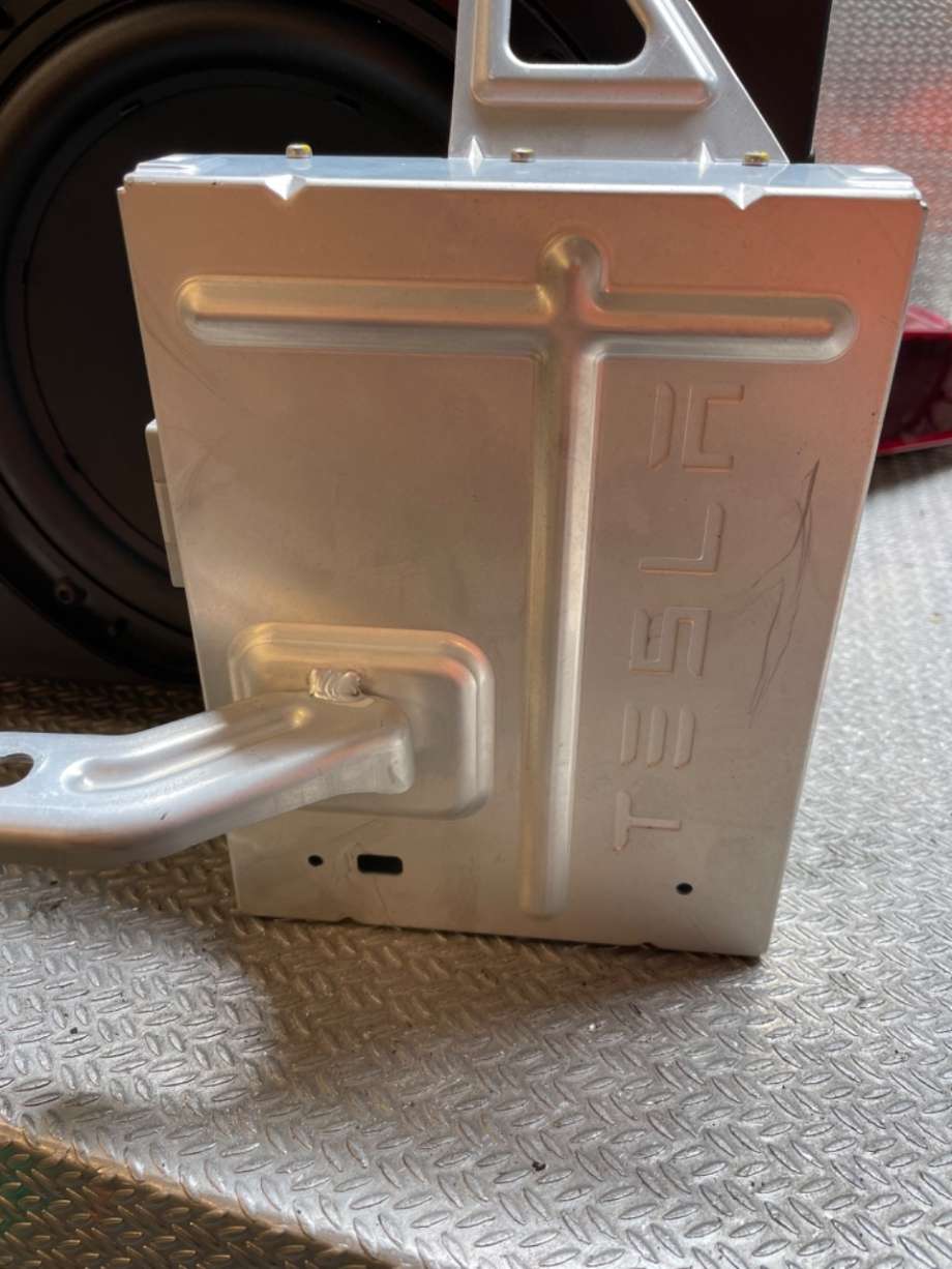 Bilstereo forsterker til Tesla Model 3 2018-2023 (Fase 1) (TESLA|107974800E|)