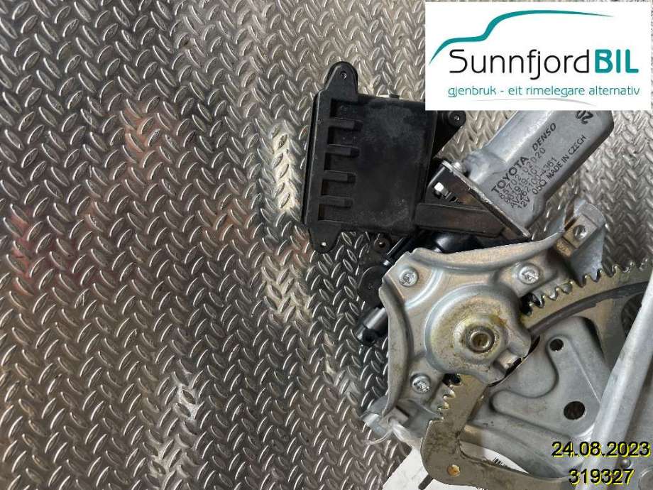Ruteheis høyre til Toyota Avensis, 2009-2015 (Type III, Fase 1)  (TOYOTA|6983005130)