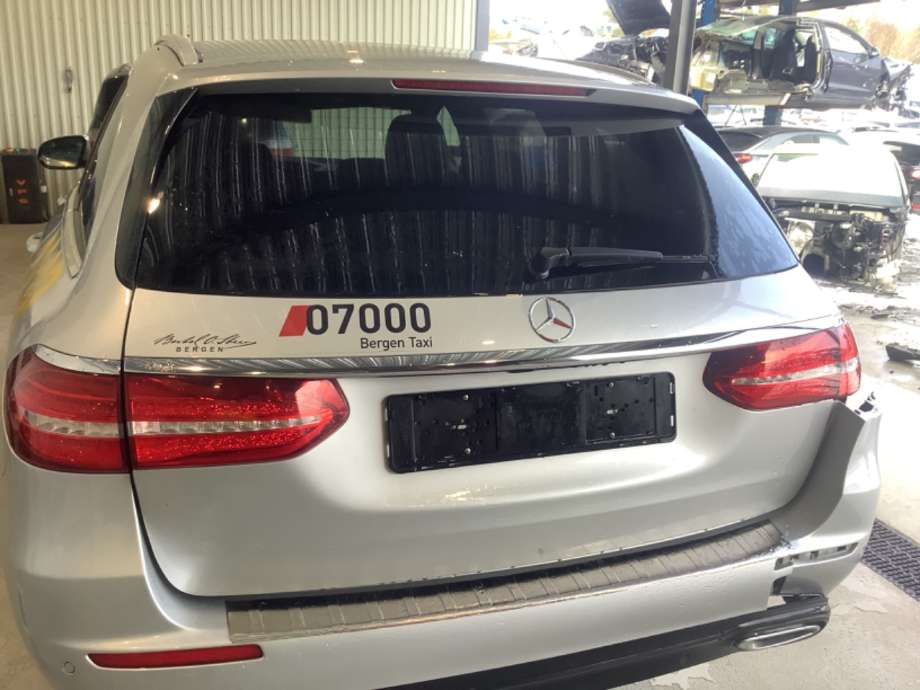 Bakluke til Mercedes E-Klasse, 2016-2023 (W213) (W213) (MERCEDES|A2137400105)