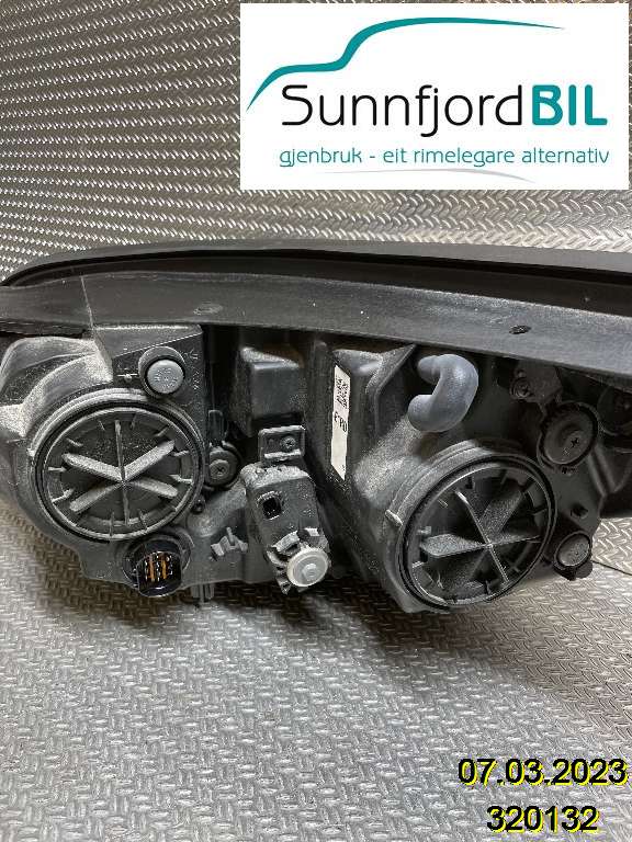 Frontlykt høyre halogen til Kia Soul 2014-2019 (Type II)  (KIA|92102E40101D|)
