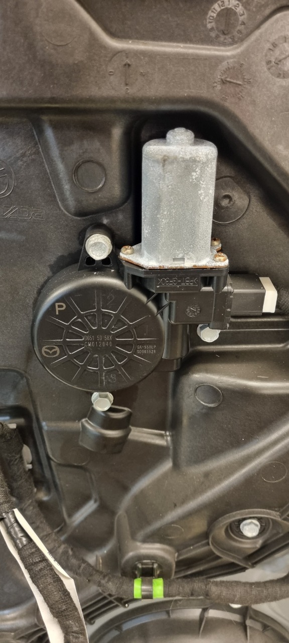 Ruteheis venstre til Mazda CX-5, 2012-2017 (Type I)  (MAZDA|D6515958XB)