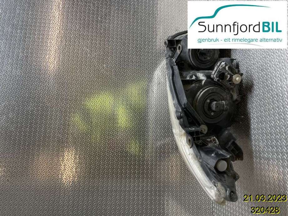 Frontlykt venstre halogen til Toyota Corolla 2007-2013  (TOYOTA|8117012A60|)